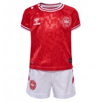 Camisa de time de futebol Dinamarca Replicas 1º Equipamento Infantil Europeu 2024 Manga Curta (+ Calças curtas)